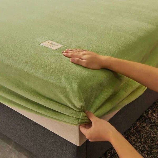 Warm Thick Velvet Fitted High Quality Non Slip Mattress Cover Adjustable Protector Soft Bed Sheet with Elastic 26W0126
