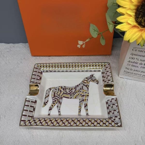 Creative European Ceramic Ashtray for Desktop Coffee Table Living Room Bedroom Personalized Fashion Trend Home Decor