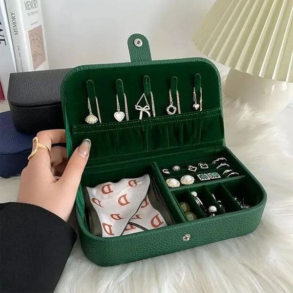 Portable Jewelry Box Organizer Display Travel Case Boxes Button Leather Storage Chenille Jewelers Joyero 260128BJ