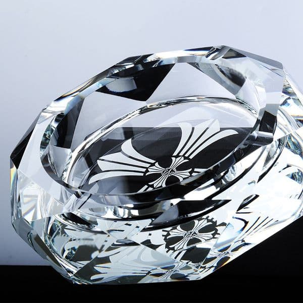 Chic & Modern Design: Luxury Crystal Glass Ashtray with Exquisite Craftsmanship