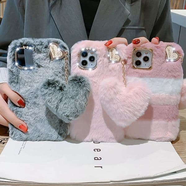 Luxury Love Pendant Phone Case For iPhone 15 Pro Max 14 13 12 11 X XS XR 8 7 6 6S Plus SE Cute Warm Winter Plush Fur Covers 260127