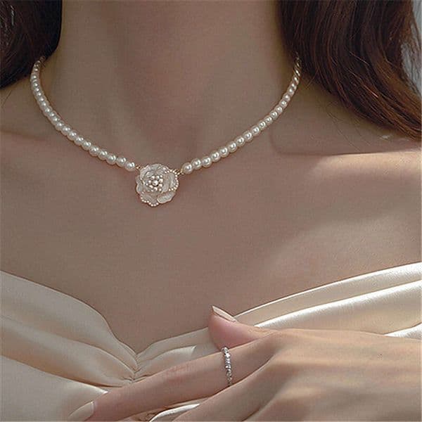 French Minimalist Pearl Camellia Fashionable Internet Celebrity Temperament Collarbone Chain Versatile Design Necklace