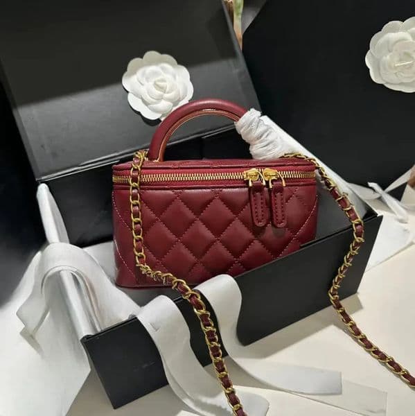 Cosmetic Bags Cases designers luxury suitcase women handbag Sheepskin bag single shoulder Bag fashionable style womens bags boutique Small square Tote 1
