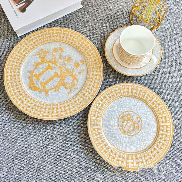 2026 New Bone China Golden Rim Ceramic Plates European Style Dinnerware Sets Steak Dish Western Food Household Tableware Decor Free Shipping