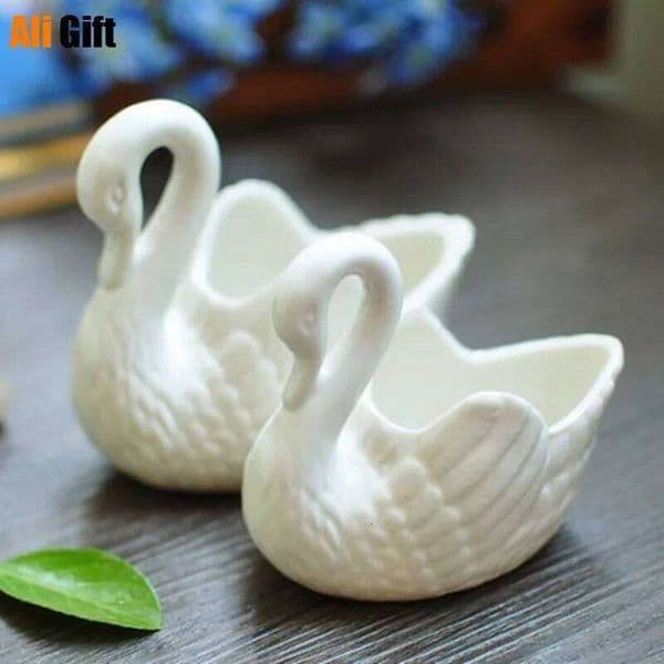 Beautiful Pottery White Little Swan Candlestick Mini Candle Holder Ceramic Ornaments Home Decoration Accessories 26H0131