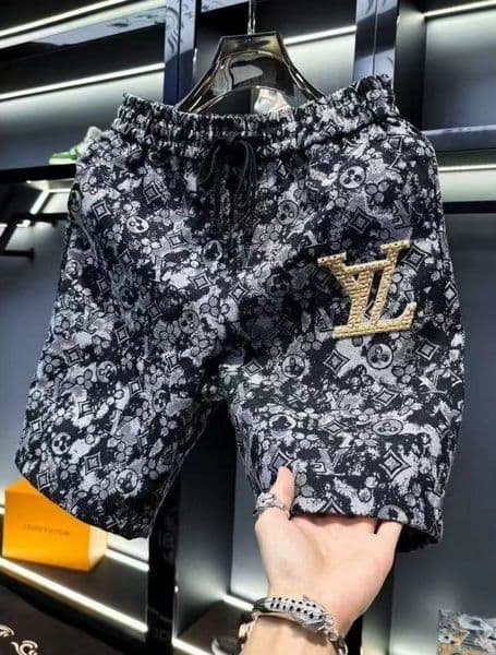Men's European-style high-end embroidered casual shorts - new summer trendy brand outerwear light luxury beach shorts - summer size M-4XL