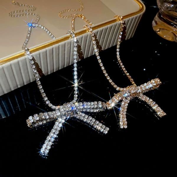 Super fairy-like diamond-encrusted bow pendant necklace, exquisite, sweet, elegant, and stylish collarbone chain, light luxury, niche, versatile accessory