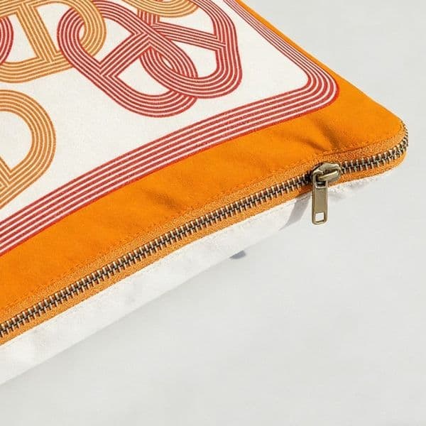 STOCK Designer Luxury Orange Print Throw Pillows X In With Insert Decorative Cushions For Villa Bay Window Waist Support Home Decor Babypets Free Shipping