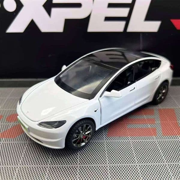 1:32 Tesla 3 Alloy Model Simulation Sound And Light Pull Back Toy Metal Car Boys Collection Ornaments Gift 26Y0301