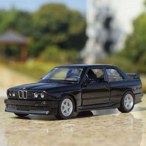 1:36 BMW M3 1987 M4 CSL Model Toys Diecast Miniature Car Doors Opened with Pull Back Vehices Decorative Collection Children Gift 26Y0302