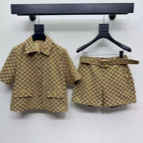 New women's retro fashion designer short sleeved jacket top paired with leather shorts set, high-quality collection