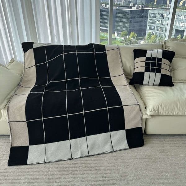 2026 Designer Luxurious Luxury Brand Sofa Air Conditioning Thick Version 1400G Thickened Cashmere And Wool Blanket Matching The Original Fre