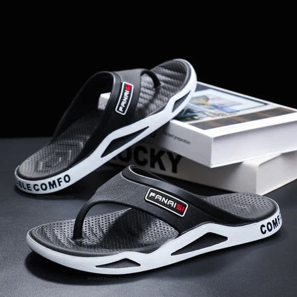 Mens Slippers Summer Man Sandals Flip Flops PVC Soft-soled Beach Shoes Pinch Summer Outdoor Sanding Leisure Trend Couple Indoor 260303