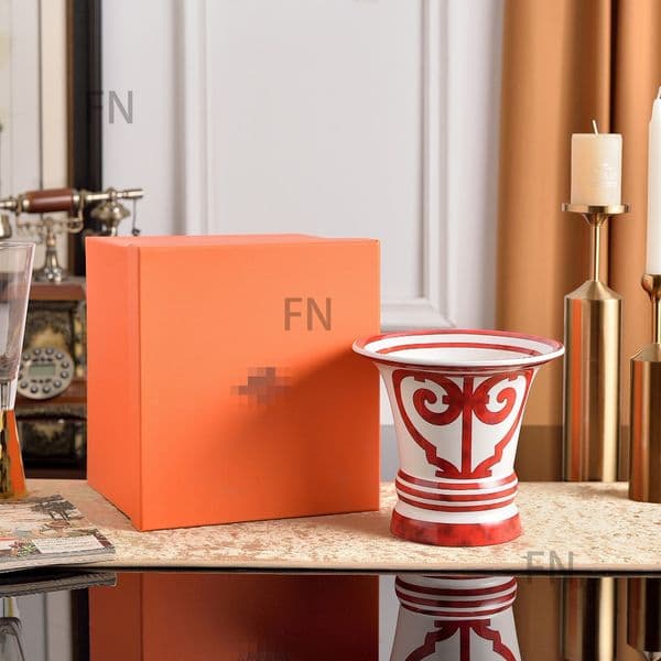 Elegant English Porcelain Vase, Classic Design, Perfect for Fresh Flowers or Decorative Pieces, Ideal for Home, Office, or Gifting