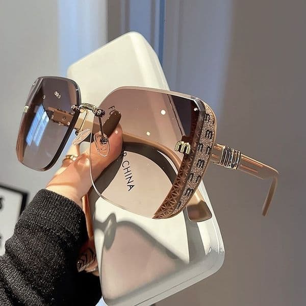 2026 New Designer Luxury Brand Brown M-type UV Resistant Sunglasses For Men And Women PC Style Sunshade Glasses For Street Photography Sunglasses