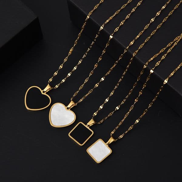 New stainless steel chain, simple and trendy, niche high-end heart pendant necklace, wholesale from manufacturer
