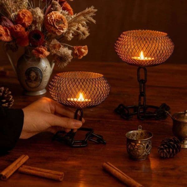 Iron Lantern Candle Holder Sturdy High Temperature Resistant Mesh Hollow Design Aromatherapy Lamp Table Decoration Metal Crafts XJ260305