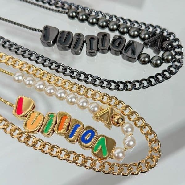Designer Keychains Bag Charm for Men Women Long Bag Chain Pendant Charm New Fashion Car Key Chain Keyring High Quality Hardware KeyChain Bag Accessories