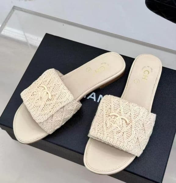 2026 Designer slides Chic Knit CC Flat Slides Women Premium Cable-knit One-strap Sandals Designer-inspired Casual Slippers for Summer Vacation