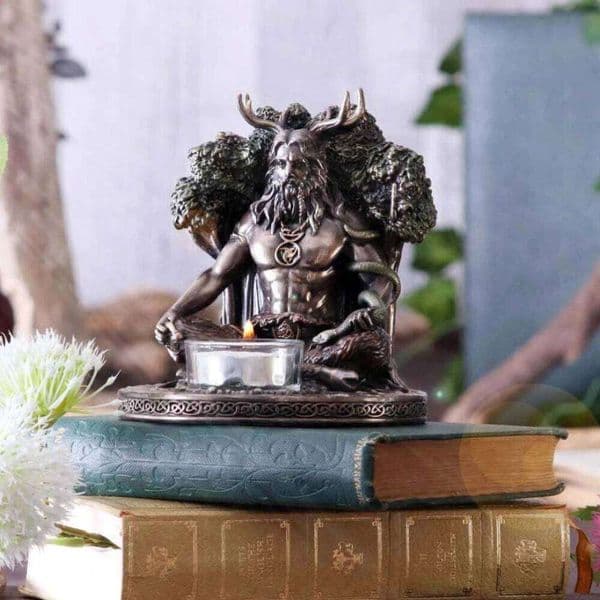 Norse Celtic Mythology Senunos Statues Creative Vintage Candle Holder Ornaments European Candlestick Storage Figurines XJ260305