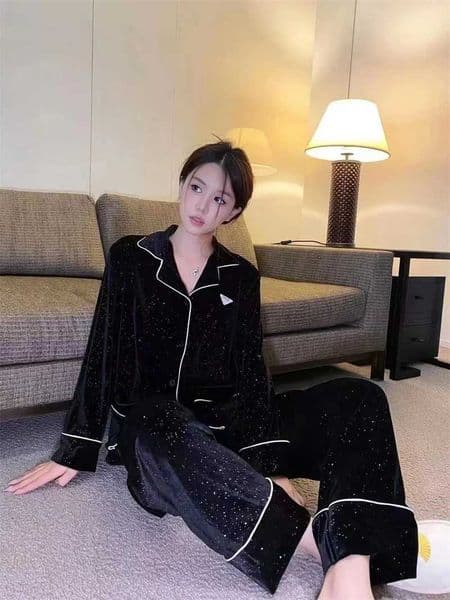 Sky Star River Gold Velvet Pajamas Womens Autumn and Winter New South Korea Velvet Black Simple Loose Home Suit Y260306Ab