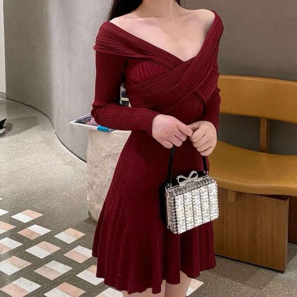 2026 Spring/Autumn New Designer Wine Red Off Shoulder Long Sleeve Slimming Women's Knitted Short Skirt