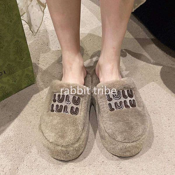2025 New Designer Women's Cotton Luxurious Short Half with Plush Thick Sole Warm Indoor Slippers