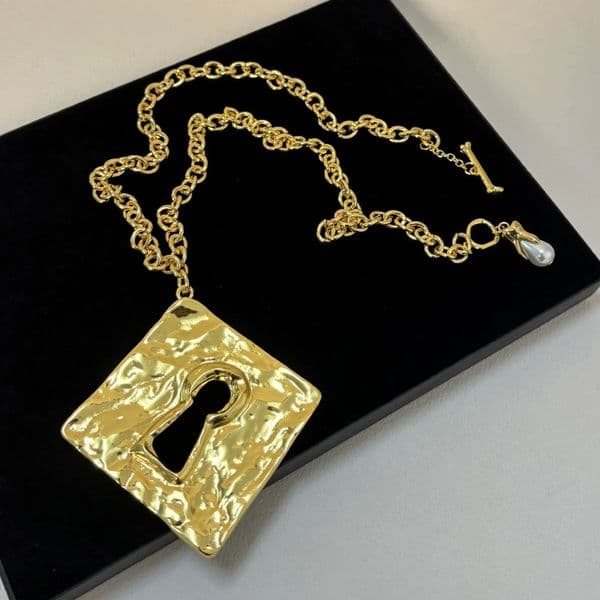 Fashionable minimalist irregular textured keyhole pendant sweater chain geometric block earrings Schiaparelli Jewelry