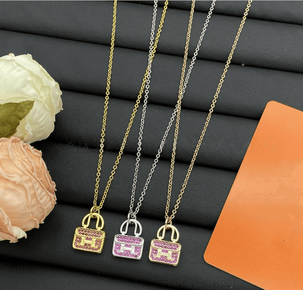 "Love Home H Letter Full diamond necklace, Women's Kangkang bag, pink diamond rose gold pendant, exquisite collarbone chain.