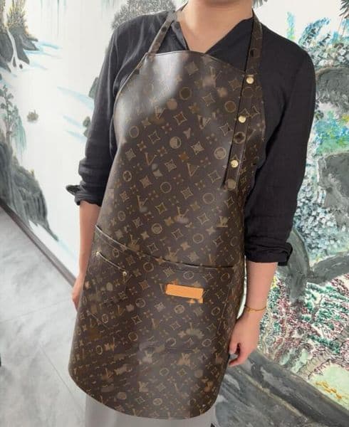 Top quality luxury leather waterproof hanging neck designer brown Old flower letter pattern kitchen dining Fashion retro back lace up apron