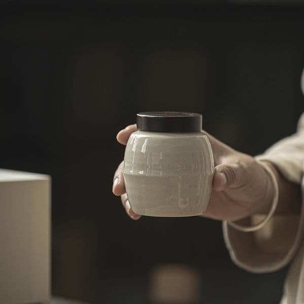 Bestseller Tang and Song Dynasty ash-glazed small tea with ebony lid, mini Panax notoginseng incense powder canister, ceramic sealed canister ddmySat