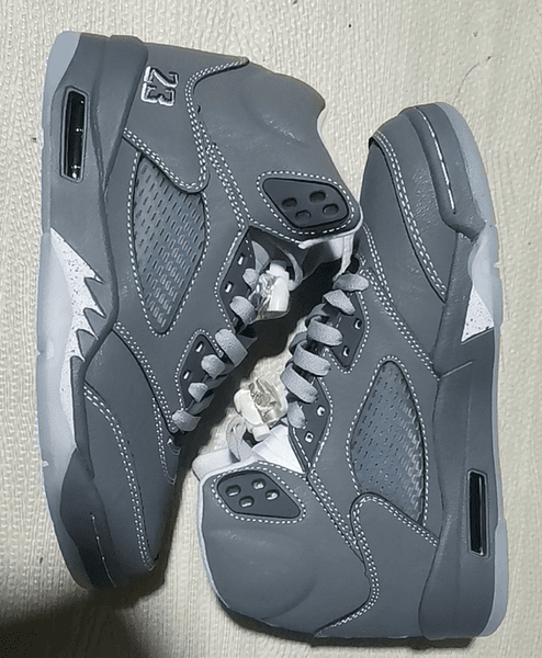 5 Wolf Grey men basketball shoes V women kids trainers Sneakers Top Quality 5s High Cut Retro Suede Upper Non-Slip Outsole Sports Sneakers for Men Women and kids 36-37