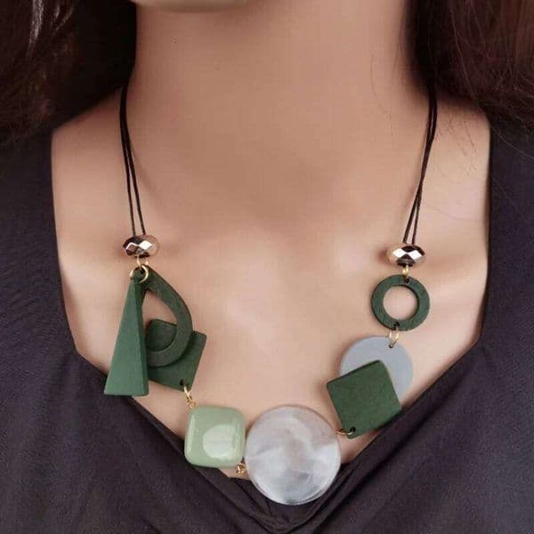 Vintage Wooden Geometric Pendant Necklace with Collar Handmade Ethnic Statement Bib Necklaces for Women Neck Jewelry H260311