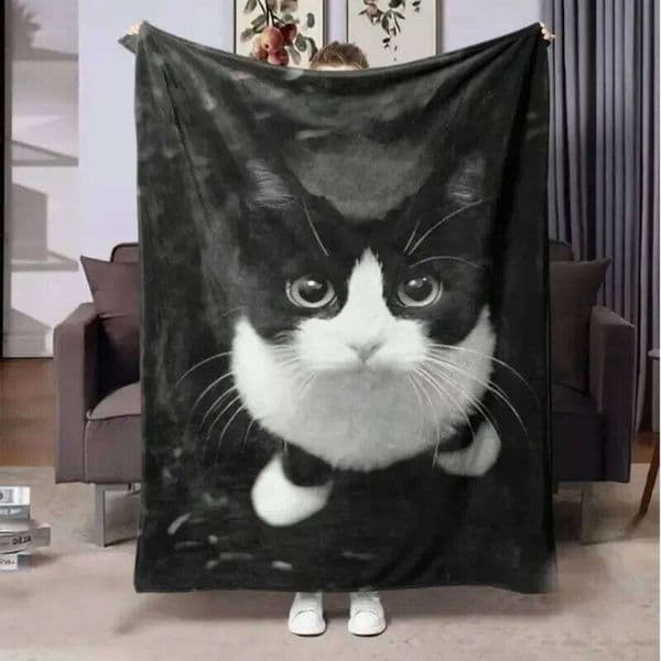 Black White Cat Blanket Suitable for Sofas, Beds, and Offices - Soft Flannel, Comfortable All Season S26