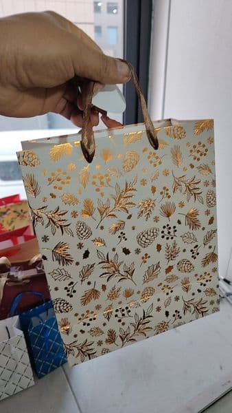 Luxury Gold Foil Pattern Custom Handled Paper Bags, Thickened Wearable, Logo Printable, Festival Gift Packaging