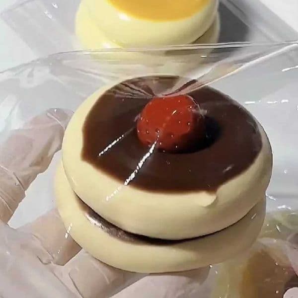 2026 New NEW Artificial Mochi Fruit Bread Cake Dessert Strawberry Blueberry Souffl Cream Popping Fiddy Toy Girl Cute Squishy Kids Gift Toys