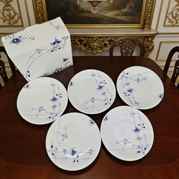 Elegant Blue White Floral Porcelain Plate Set Minimalist Ceramic Dinner Plates for Home Tableware Decor Gift