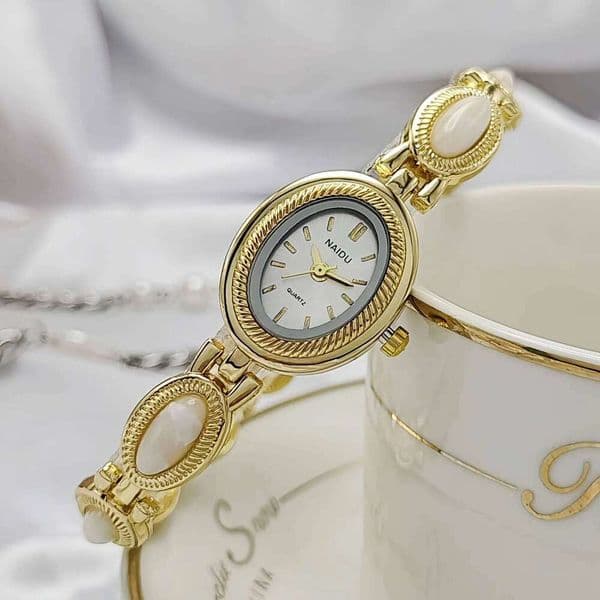 New Vintage Women's Watch with Colored Gemstones Light Luxury Personalized Retro Jewelry Gold Noble Small Cute Bracelet Gift Z260314