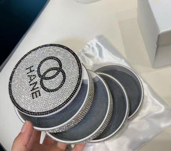 Designer 2026 High woman Quality Fashion Brand Full Home Itme Luxury Silver Diamond Inlaid Letter Pattern Rotating Storage Jewelry Box Desktop Decoration Free