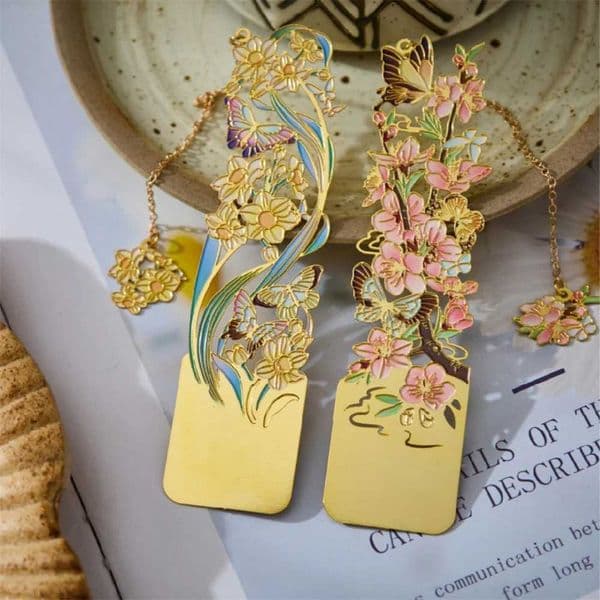 Retro Chinese Metal Hollow Bookmarks Creative Out Bookmark Book Clip Student Stationery School Office Supply New Year Gift S26317