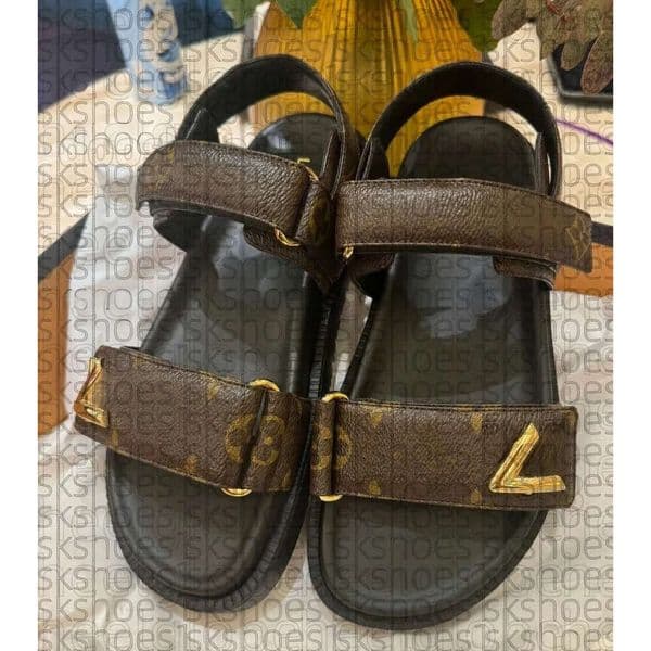 2026 Summer L Designer V Brown Black Flat Slippers Slides Brand Men Women Real Cow Leather Beach Sandals 2 Straps Adjusted Gold Buckles Shoes