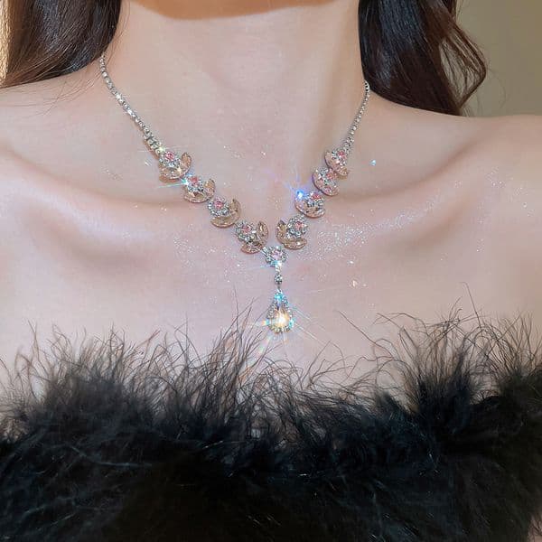 European American style diamond-studded flower earrings and necklace, sweet, elegant, fashionable jewelry set, light luxury, high-end accessories for women