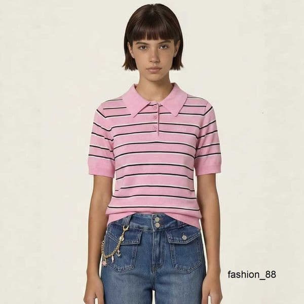 Designer MIU Series "Shenzhen Nanyou" striped polo collar short-sleeve knitted jacquard with letter design, youthful and versatile IZIU