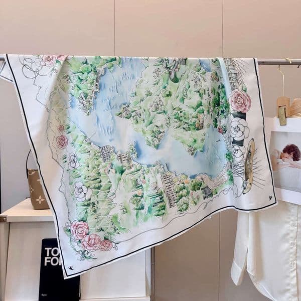 90X90cm Silk Designer Womens Luxury Silk Scarf High end Classic Letter Pattern Designer Scarf New Gift Easy to Match Soft Touch L260525
