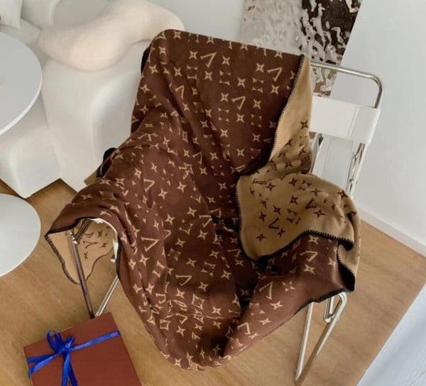 2026 Fashion designer brown vintage letter logo cashmere large size classic outdoor cover luxury home sofa air conditioning Portable throw blanket