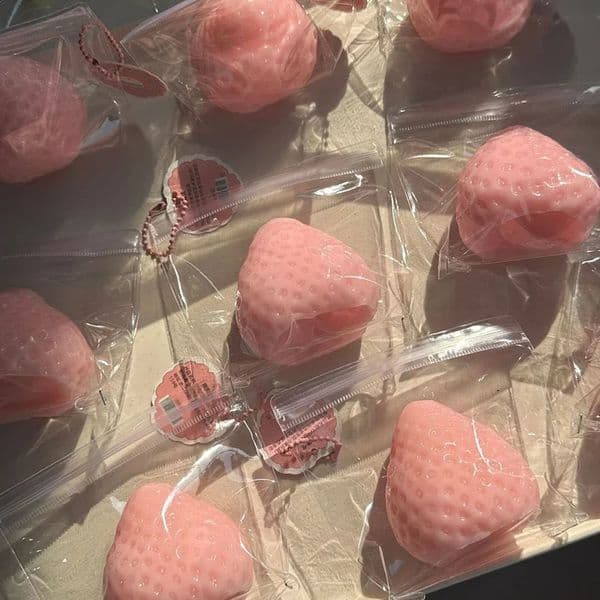 Big Strawberry Squeeze Taba Squishy Toy Kawaii Red Pink Squishies Fidget Toy Fruits Vegetables Soft Girl Birthday Gift Toy 260317BJ