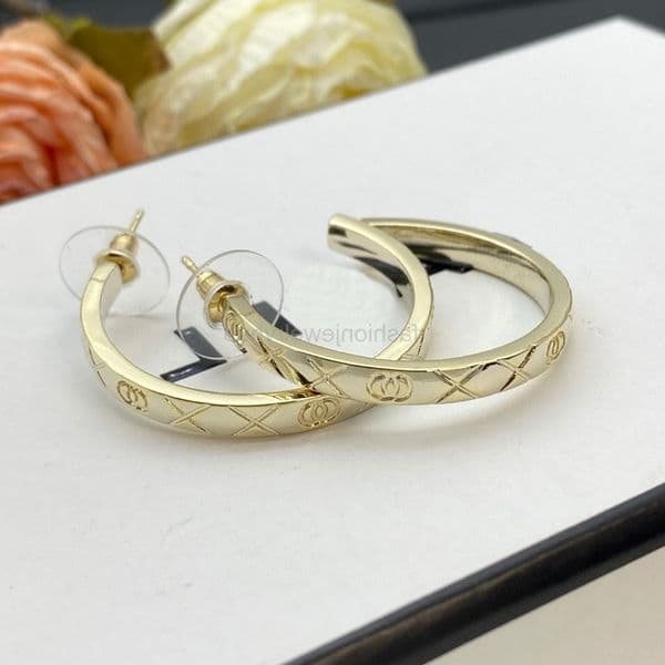 designer earring cc earrings Fashionable Elegant Smooth Surface Stud Earrings for Women with Needle Feel Hoop Earrings channels earring