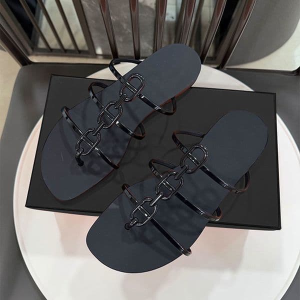 Designer Chain Flip Flops Women Flat Sandals Summer Casual Beach Slippers With Thong Strap Design Black 1061