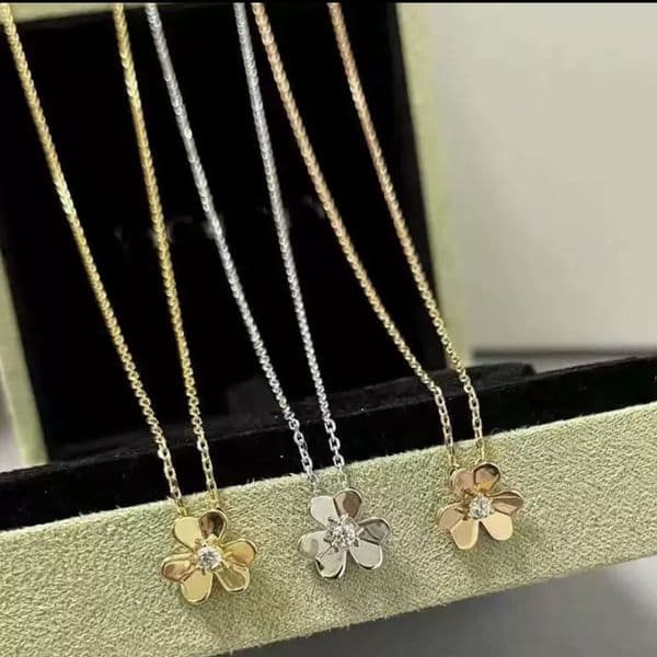 designer necklace clover cleef necklace Lucky Clover Necklace for Women with Inlaid Diamonds Petal Necklace