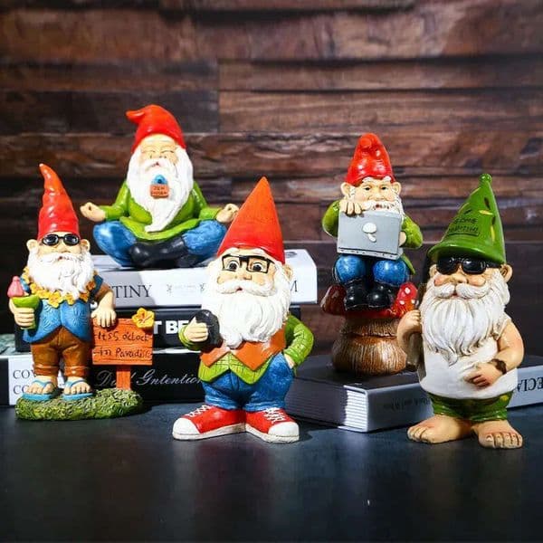 2026 New Cute Resin Garden Statue Zen Naughty Funny Dwarfs Store Lawn Ornaments For Home Office Desk Indoor Outdoor Decor Ornament 240516 Toy